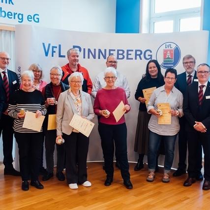 acht zu Ehrende für 40 Jahre Mitgliedschaft