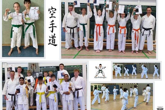 Mehrere Gruppen von Karateka in wei&szlig;en Karateanz&uuml;gen mit verschiedenfarbigen G&uuml;rteln posieren in einer Sporthalle mit Urkunden, daneben schwarze japanische Schriftzeichen und kleine Illustrationen von Karatebewegungen.