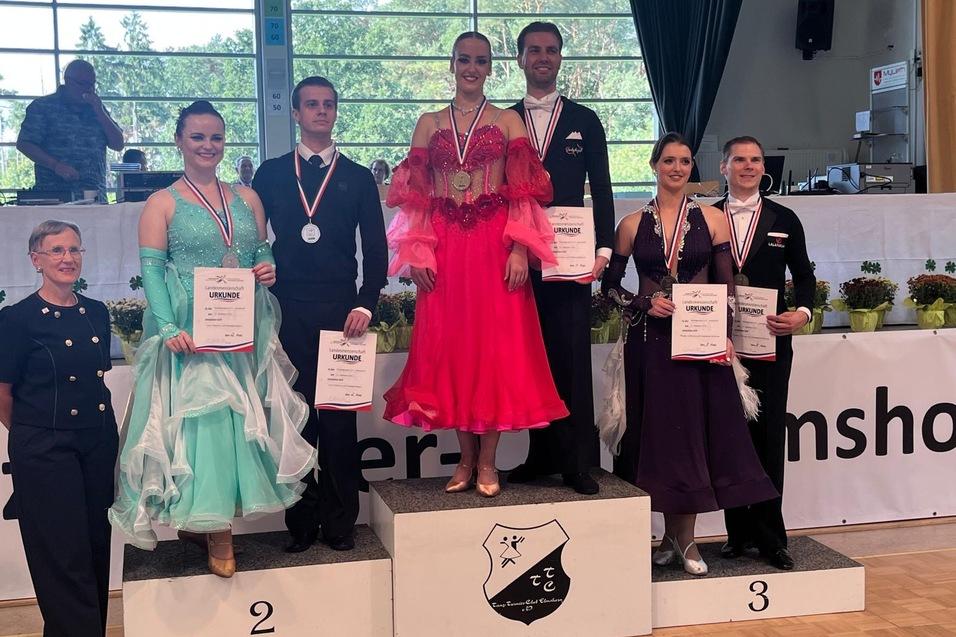 GLM Ergebnisse 2026 Tanzpaar auf Podium Siegerehrung