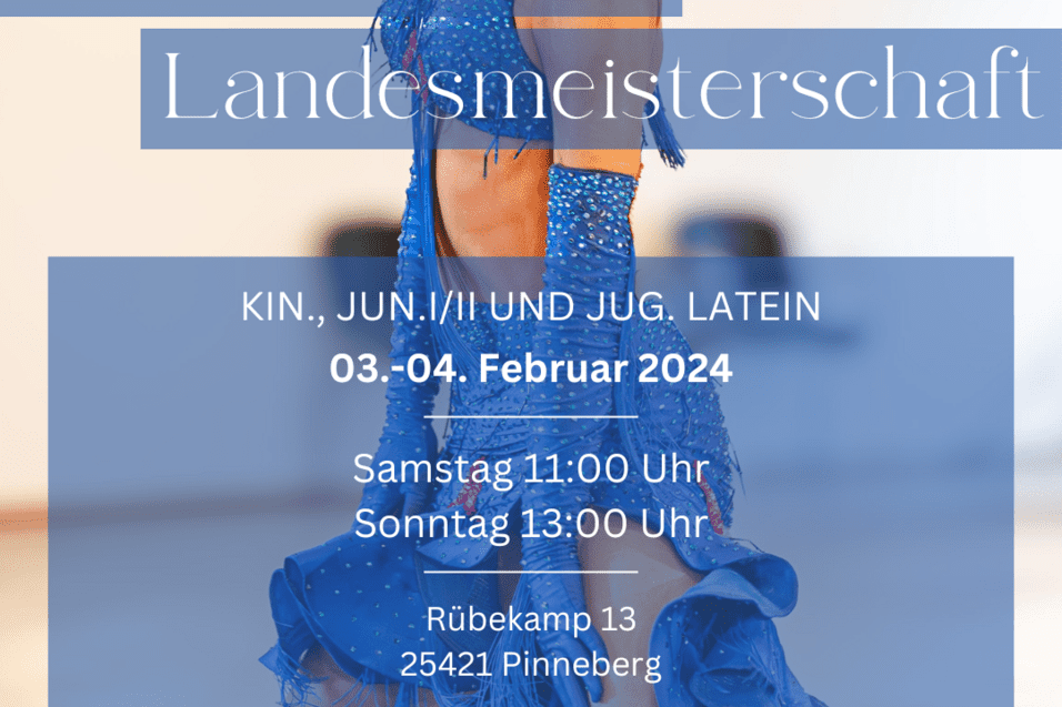 Ein tanzender Teilnehmer in blauer, glitzernder Kleidung mit fr&ouml;hlichem Ausdruck w&auml;hrend einer Meisterschaft.